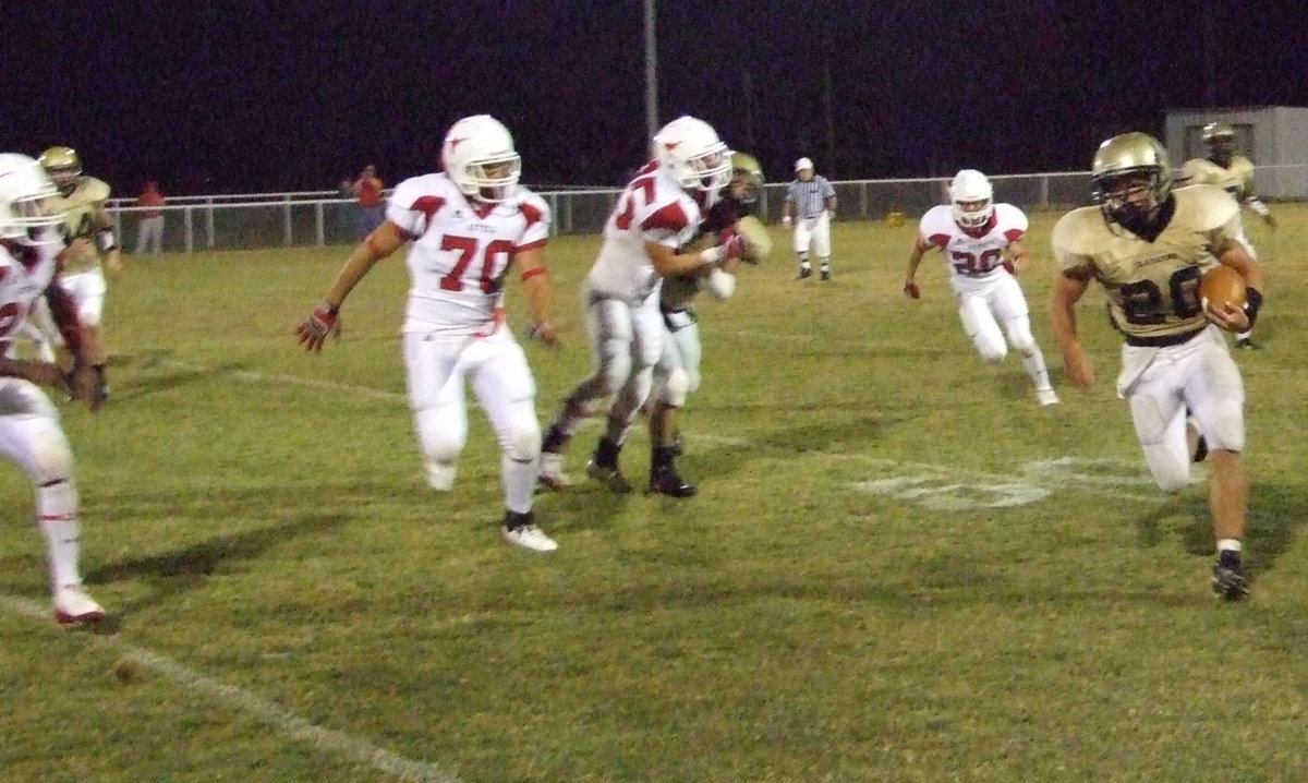 Image: Major run — #20 Clay Major escapes the Longhorn wrath.