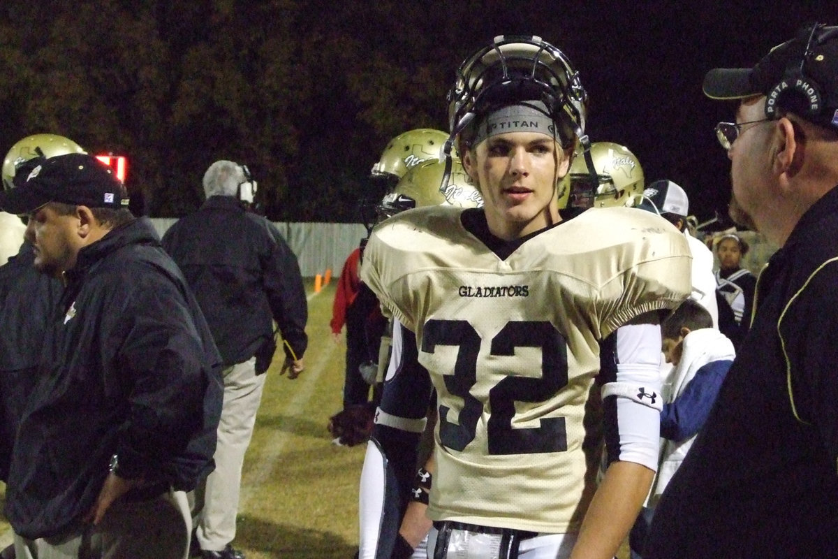 Image: Jonathan Nash — Nash discusses the plays with the coaches.