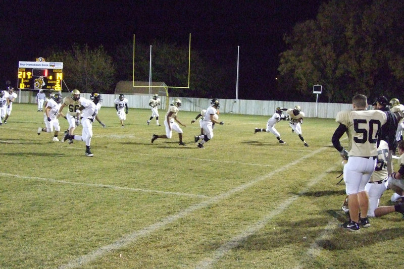 Image: John Isaac — Isaac ran the ball.