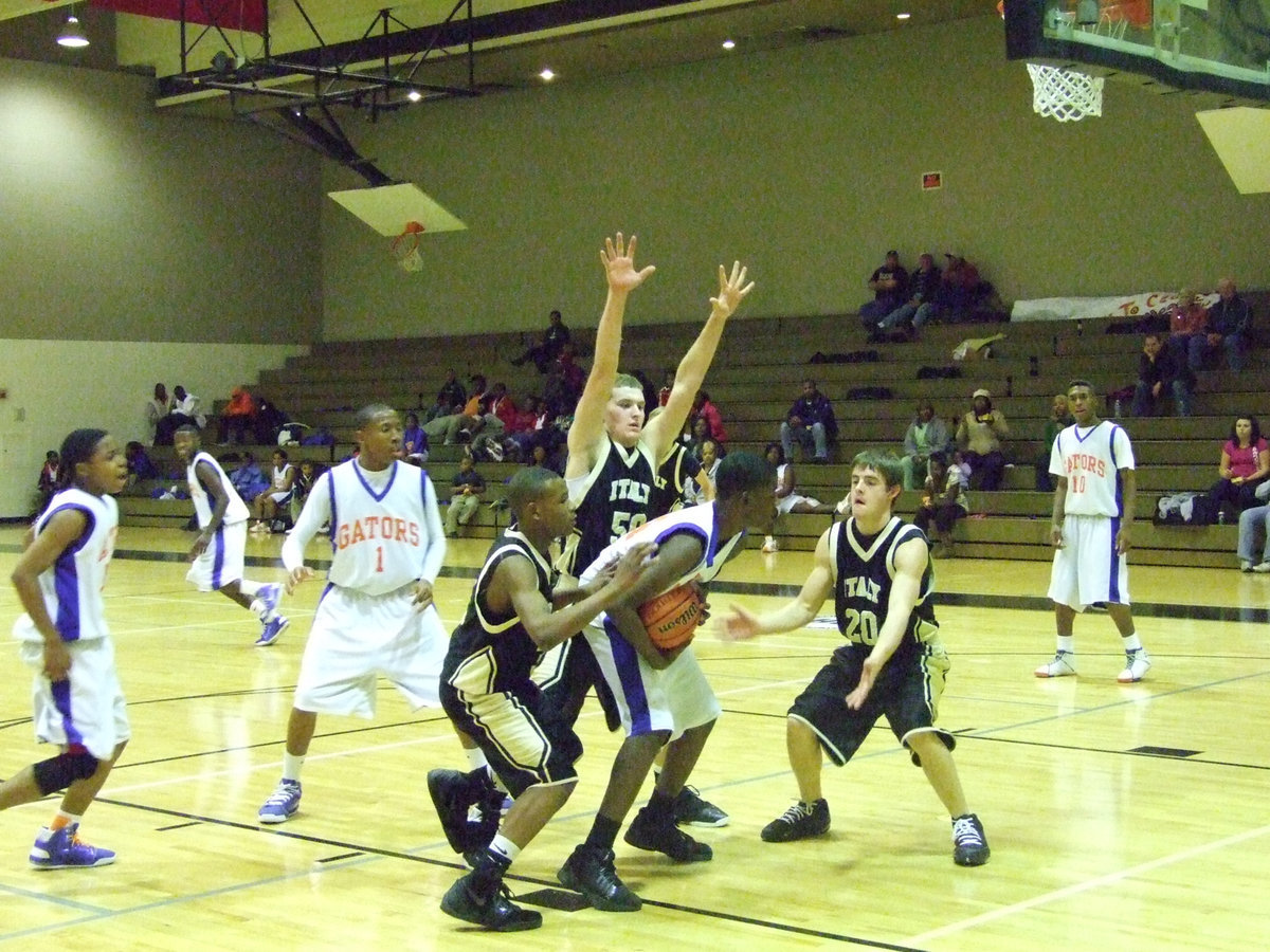 Image: Tie Up A Gator — Italy’s defense wrestled the Gators into submission.