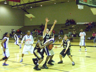 Image: Tie Up A Gator — Italy’s defense wrestled the Gators into submission.