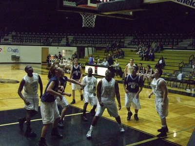 Image: Italy moves in  — The Italy players move in for the rebound.