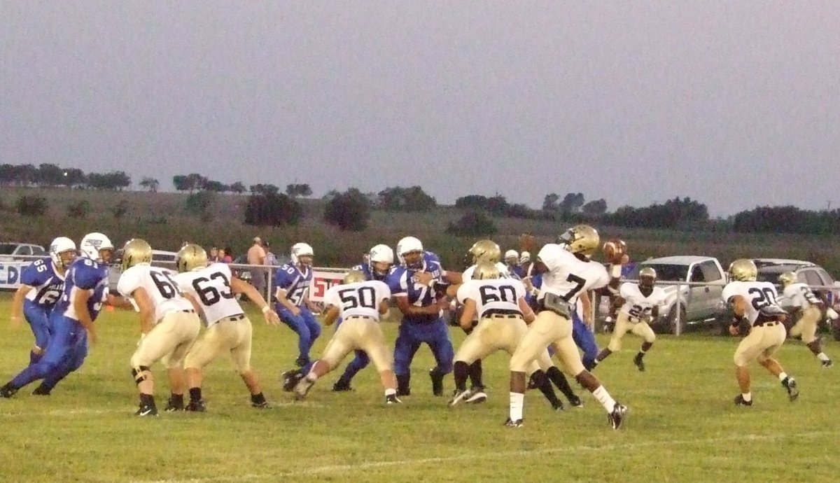 Image: Gladiators on offense — #7-Jasenio Anderson drops back to pass.