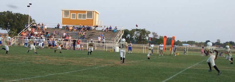 Image: Italy 8th grade receives — Mac Mac receives the ball.