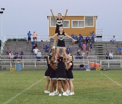 Image: Italy Jr. High Cheerleaders — The cheerleaders perform at halftime.