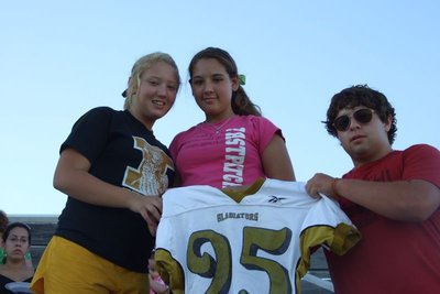 Image: Richards receivers — On behalf of Gregg Richards, his granddaughters Alyssa and Megan Richards receive the Italy vintage jersey from Ivan Roldan.