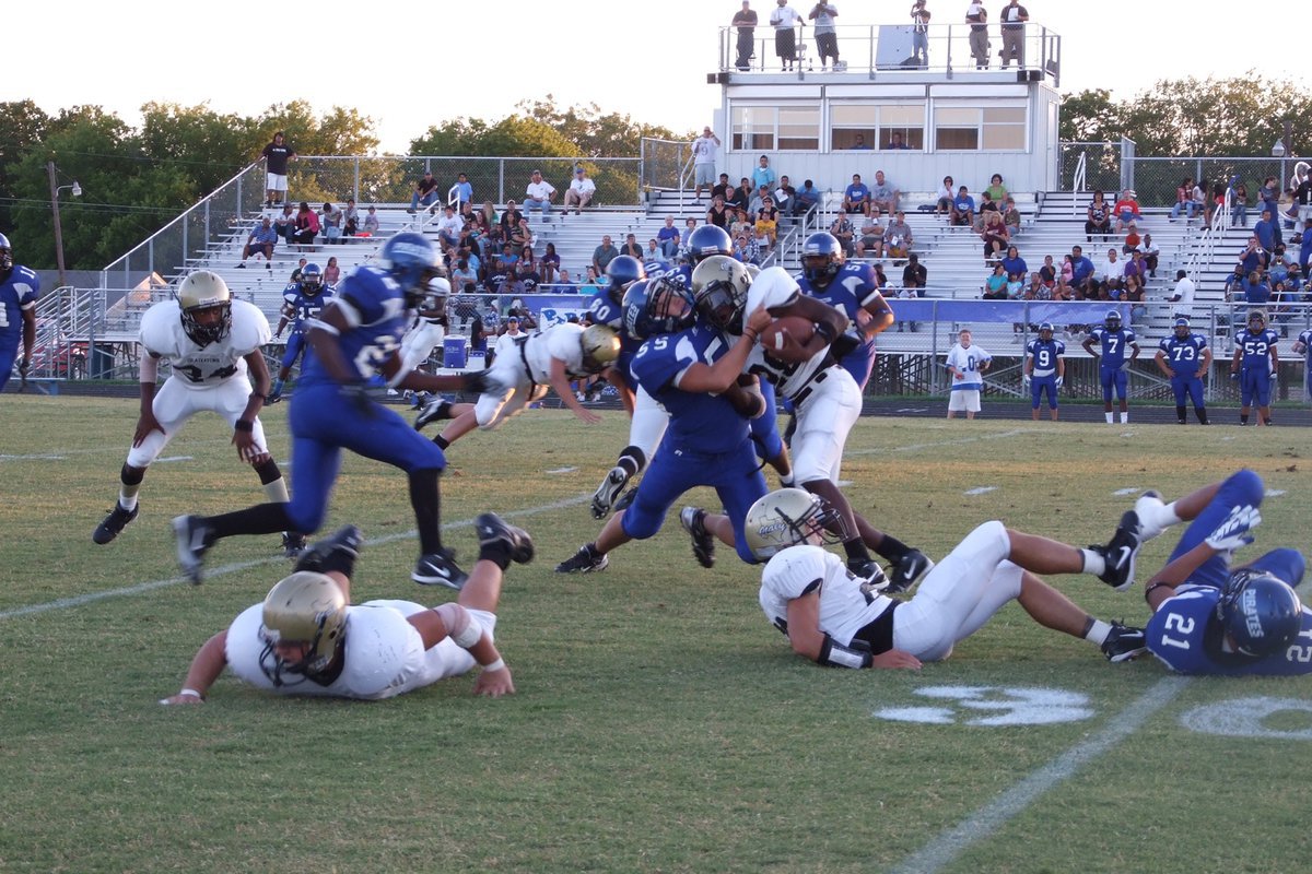 Image: Offense and defense battle — The fight between Gladiator and Pirate went on all night.