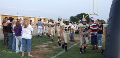 Image: Palmer vs Italy — Moms and fans line the walkway to the field for the Gladiators.