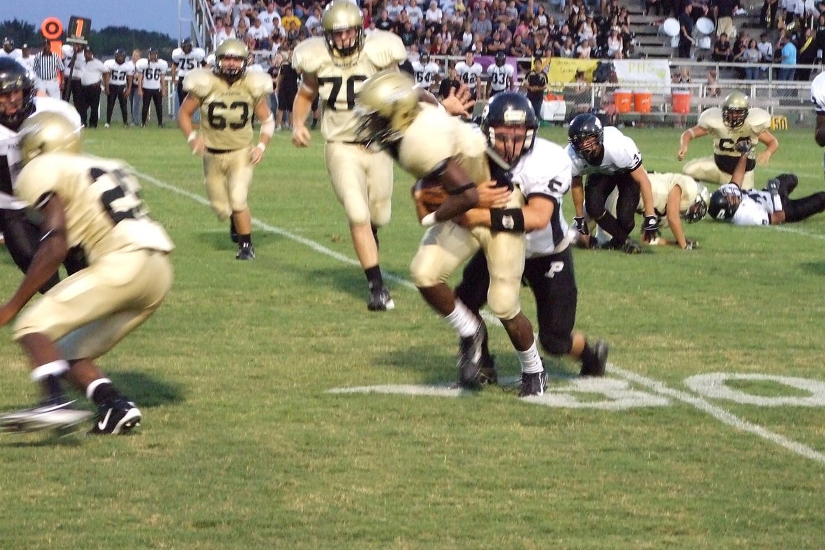 Image: Palmer vs Italy — Italy tries to break from Palmer’s defense.