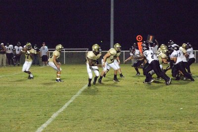 Image: Looks for opening — Anderson looks for Rodgers to be open.