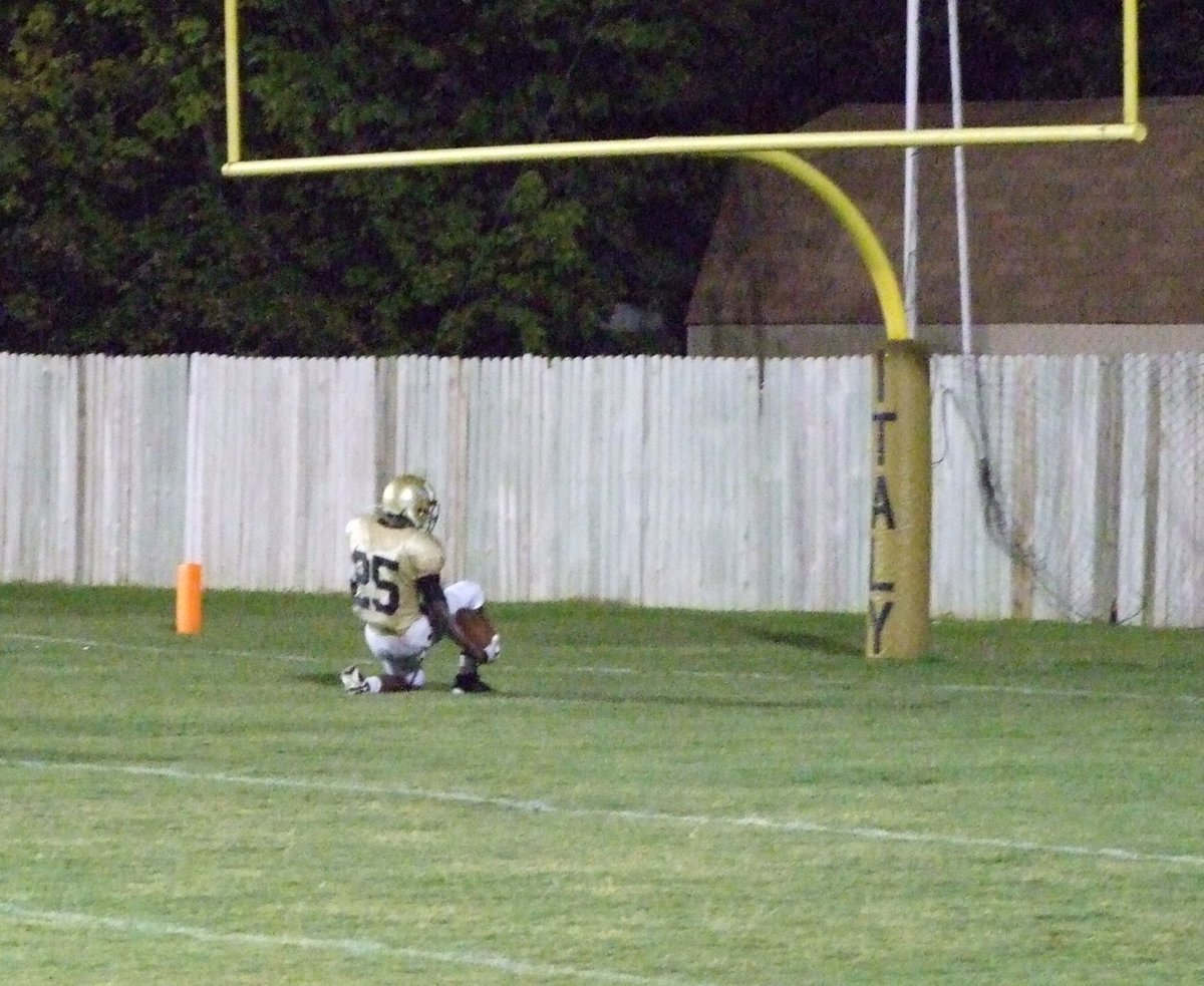 Image: Rodgers touchdown — Rodgers makes a touchdown.