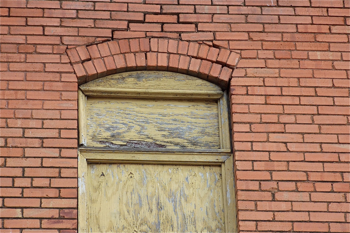 Image: Close inspection shows foundation and wall instability.