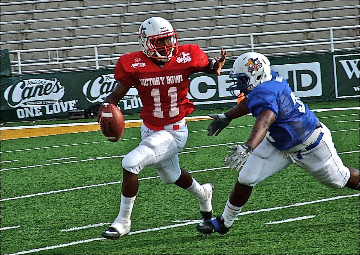 Image: Jasenio Anderson(11) tries to elude Blue Team defender Cagan Smith(33) of Goldthwaite.