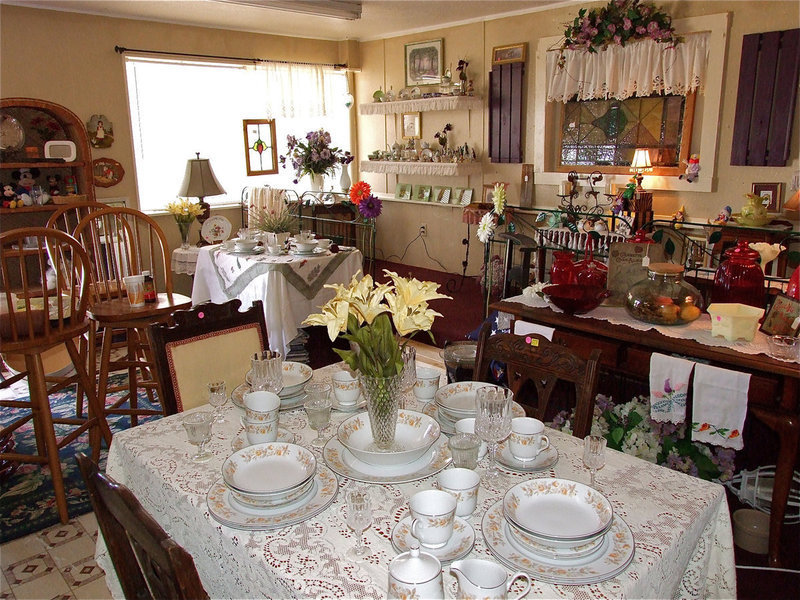 Image: A charming and quaint little antique shop, Yesterday’s Memories is the kind of place you could get lost in.