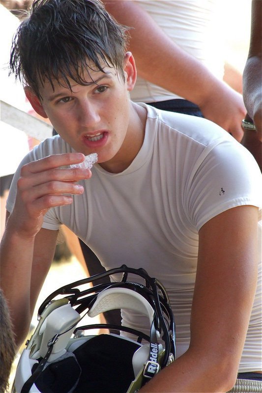 Image: Jase Holden gets ready to return the field.