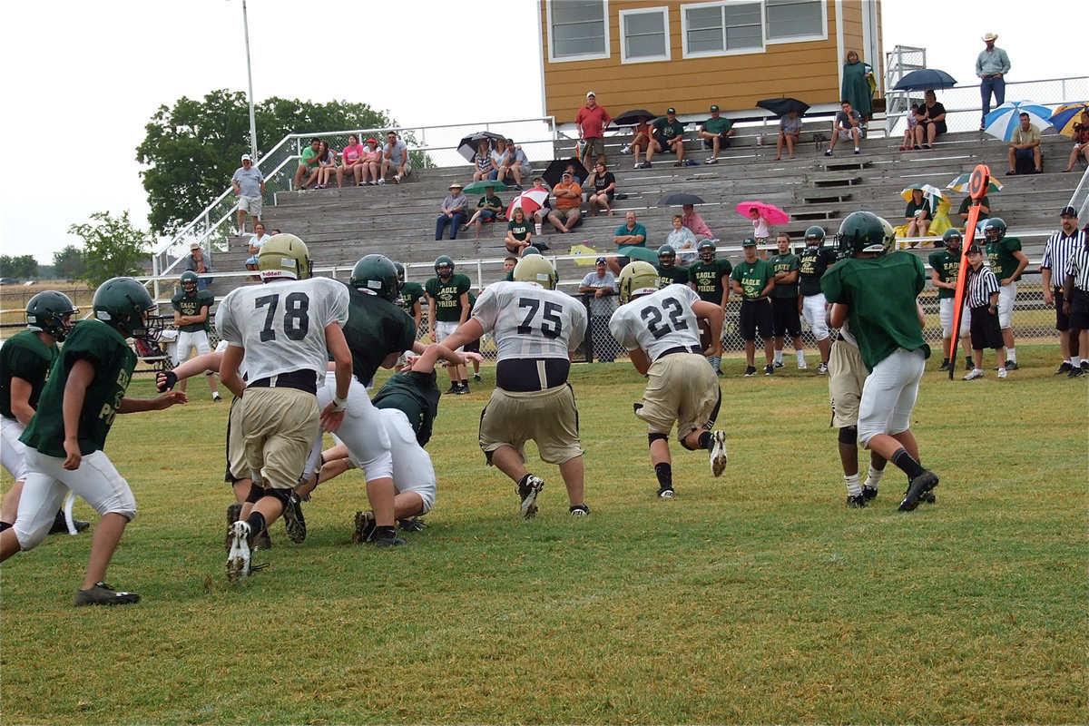 Image: Kyle Jackson(22) finds the corner around Isaac Medrano(75) who disposes of a Valley Mills player.
