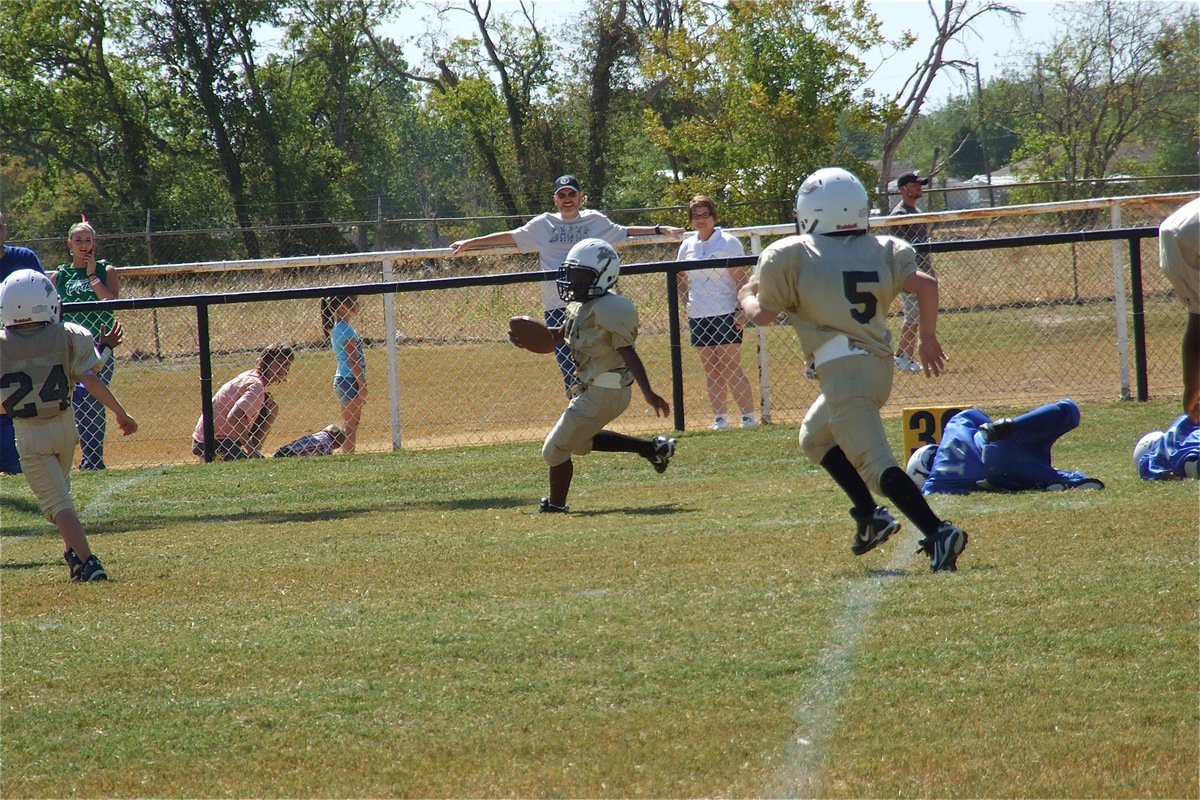 Image: Ricky Pendleton(21) gets loose in Rice’s secondary while teammates Gage Wafer(24) and Erik Martinez(5) look for Bulldogs to block downfield.