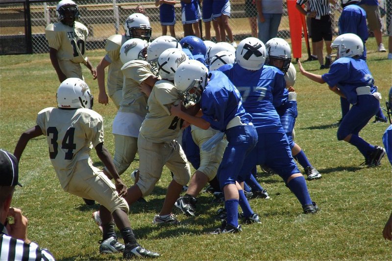 Image: The IYAA A-Team defense proved stingy and shuts out Rice 26-0.