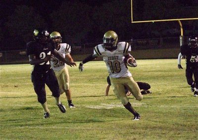 Image: Hubbard could not get a handle on junior Ryheem Walker(10) who rushed for 244-yards on 20 carries, scored three rushing touchdowns, caught a 15-yard pass and completed two 2-point conversion passes. Walker’s longest gain went 70-yards on his way to averaging 12.2-yards per carry. Did I mention Walker plays linebacker on defense as well?