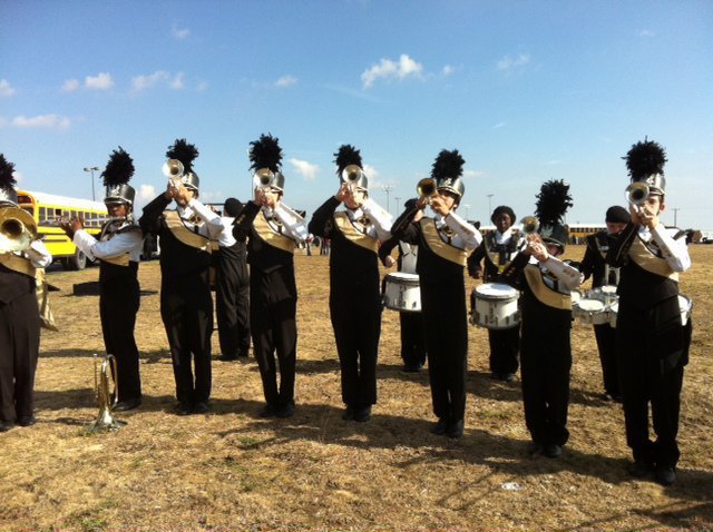 Image: Trumpets play in the warm up exercises