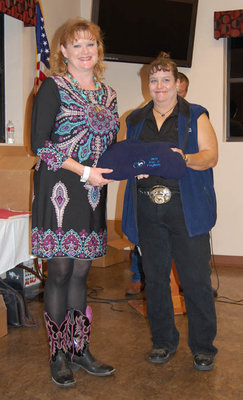 Image: Italy’s Julie Hinz, left, won Reserve Champion Junior Mare at Halter, Reserve Champion Junior Gelding at Halter, Top 5 Green Horse, Top 5 High Point English Adult, and top 5 High Point Western Adult.