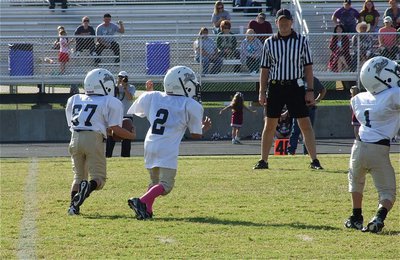 Image: Gabe Martinez(67) takes the handoff from Jaylon Wallace(2) and makes a nice gain, not bad for an offensive lineman.