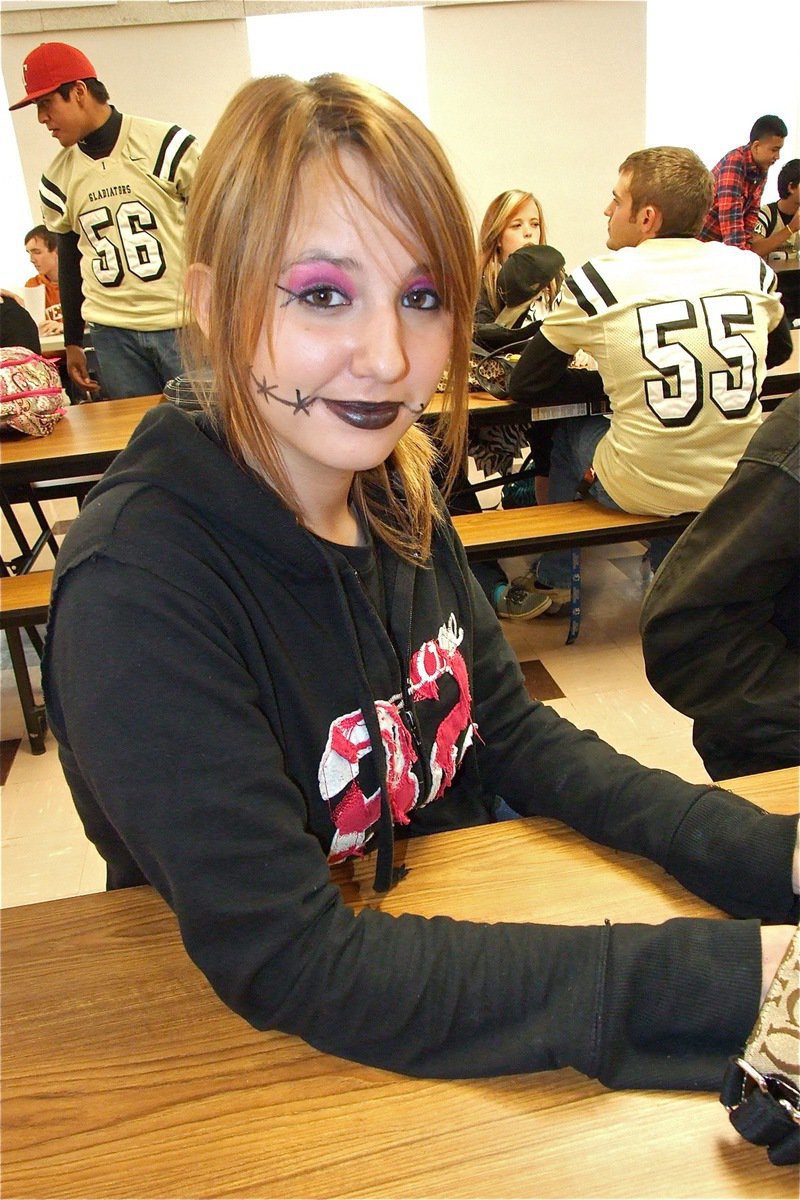 Image: Katelynn Smith would say, “Don’t do drugs,” if her mouth wasn’t sewn shut.