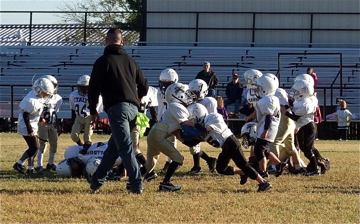 Image: John Hall, Jr. (Blue sleeves) holds his block against a Bulldog defender.