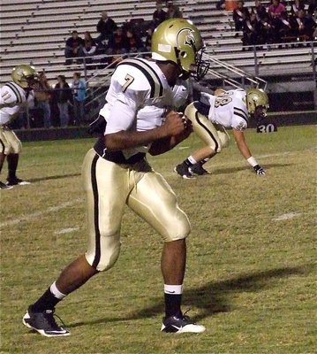 Image: Paul Harris(7) gets reps in at wide receiver before the game.