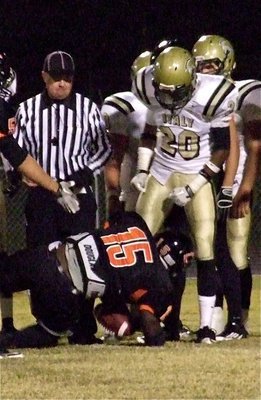 Image: Italy’s Trevon Robertson(20) and the Gladiators try to knock out the Tigers.