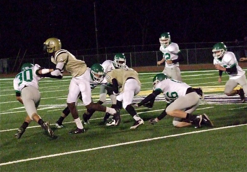 Image: Italy’s Devonta Simmons(9) blocks while Ryheem Walker(10) barrels his way forward.