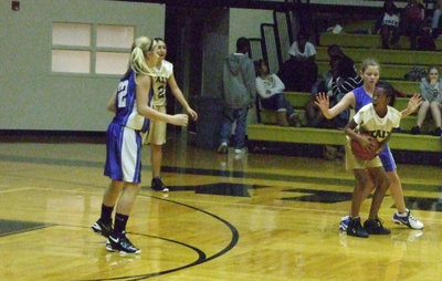 Image: Quintera Washington(5) needs some help.