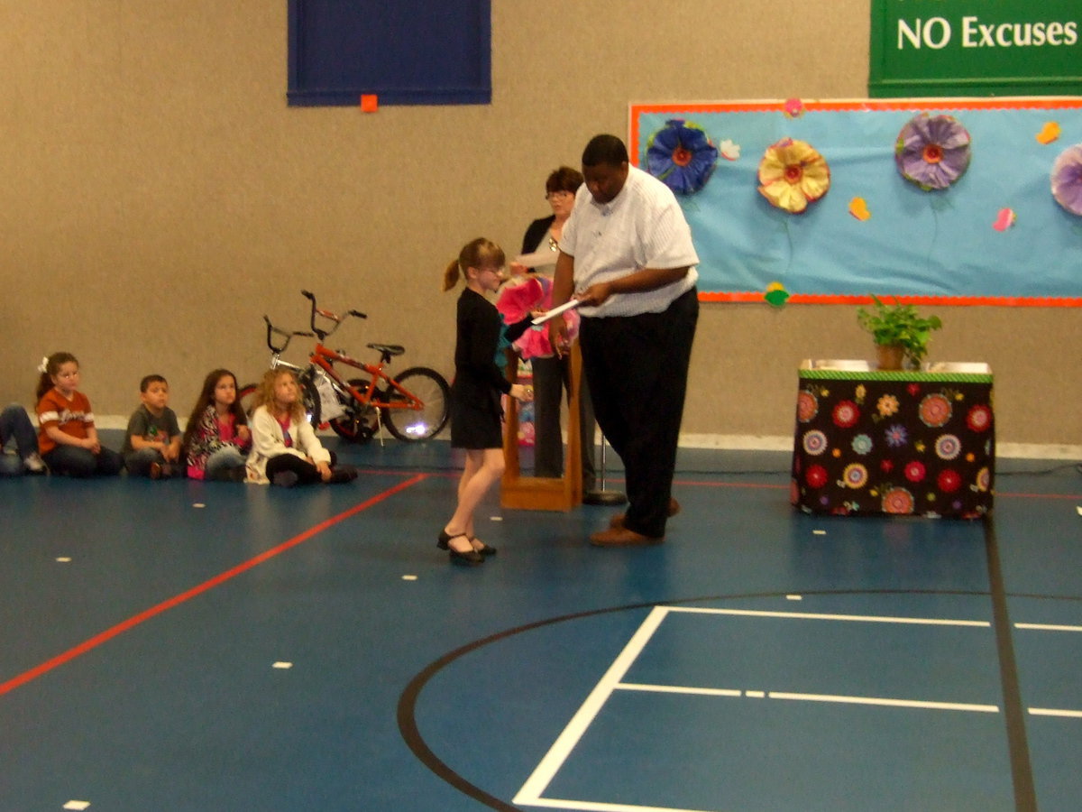 Image: Kinzi Whatley is getting her award for AB Honor Roll.