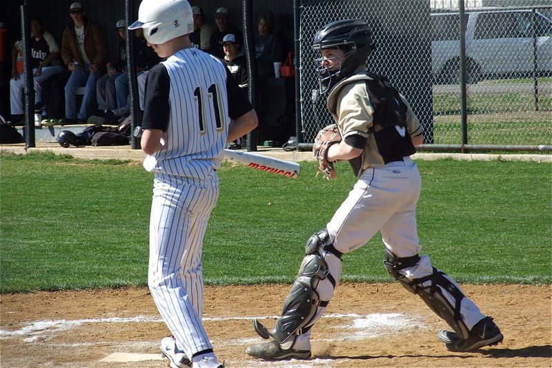 Image: Italy’s John Escamilla(3) is ready to gun down Bulldog base runners.