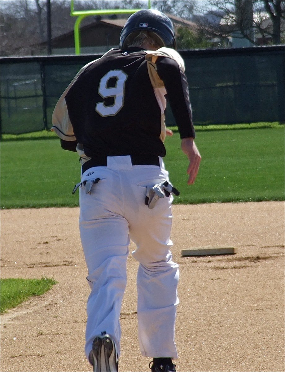 Image: With his batting gloves acting as dust flaps, Italy’s Cody Boyd(9) steals second base.