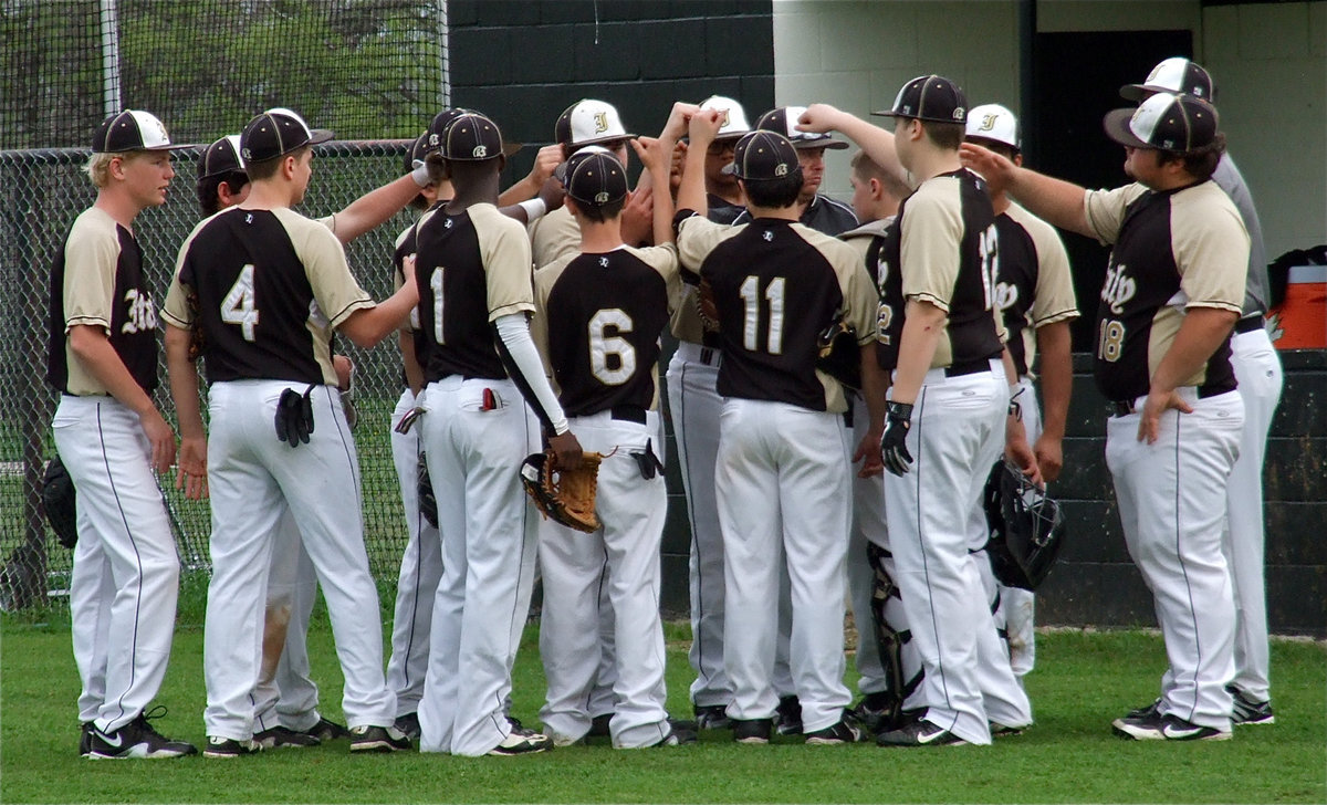 Image: The Italy JV Gladiators get ready for Grandview.