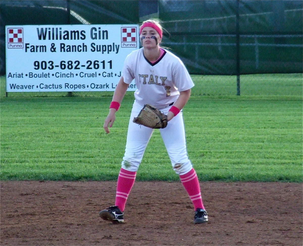 Image: Italy’s Madison Washington(2) stalks the Lady Panthers from second base.
