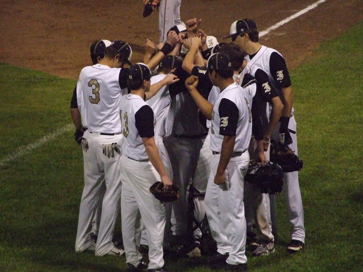 Image: The Italy Gladiators join together.