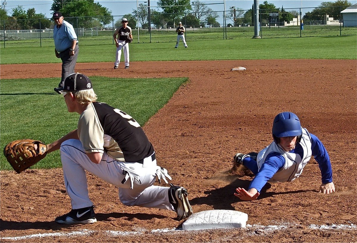 Image: Italy’s Cody Boyd(9) tries to catch a Whitney runner too far away from the base.