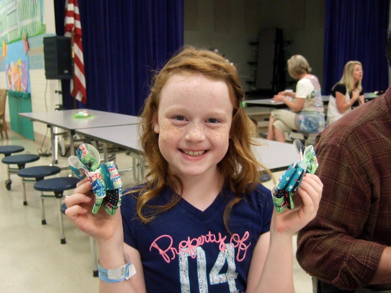 Image: Sadie Hinz won some super hair bows in the raffle.