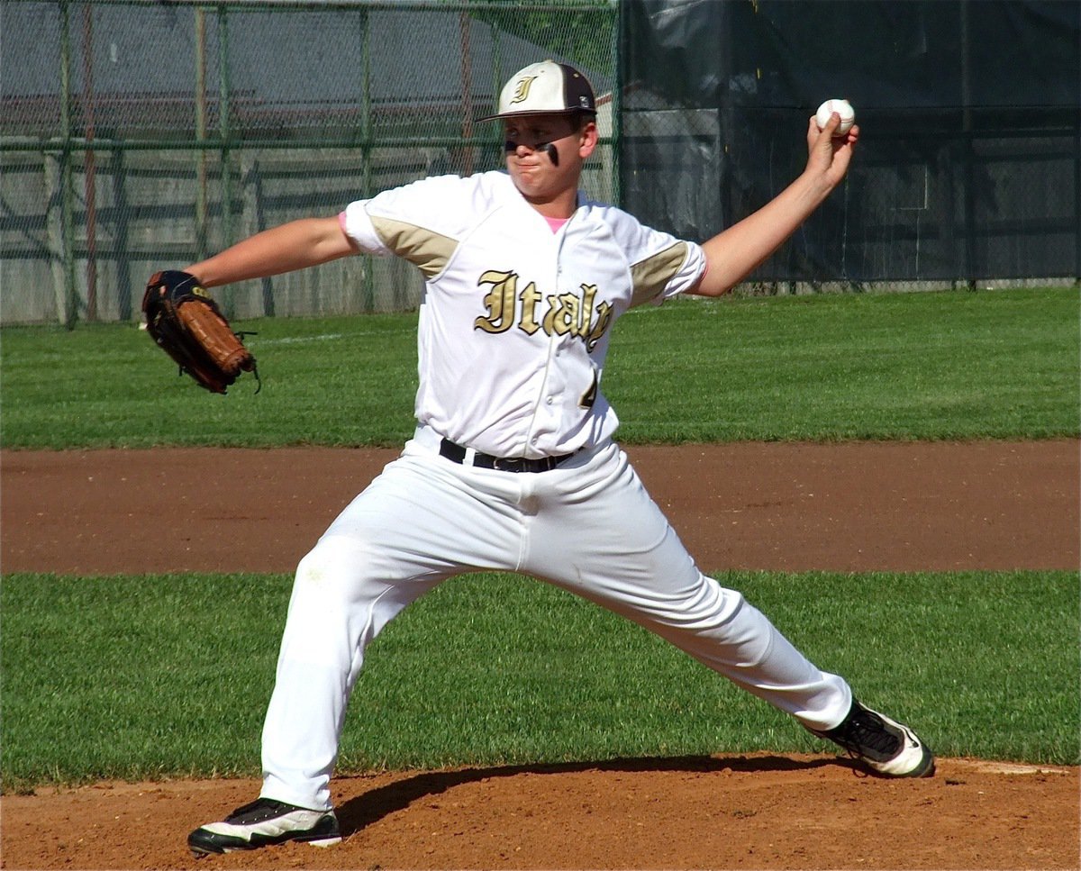 Image: Bailey Walton takes the mound for the JV Gladiators.