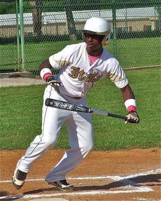 Image: Italy’s, Marvin Cox(1) is walked early in the contest.