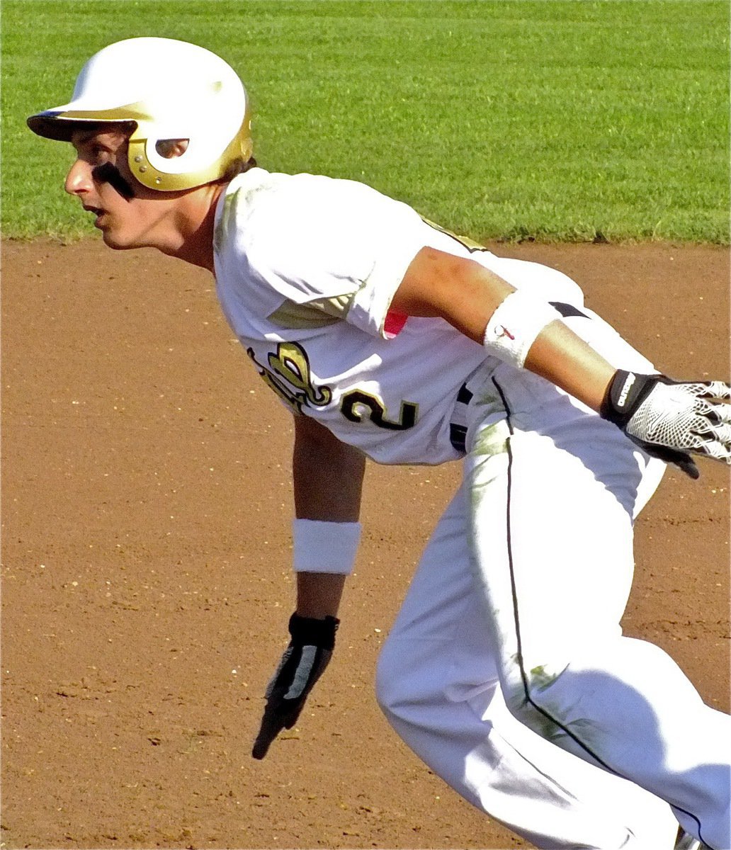 Image: Italy’s, Chace McGinnis(2) takes off from first base.
