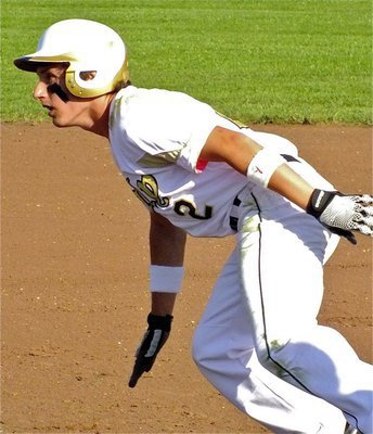 Image: Italy’s, Chace McGinnis(2) takes off from first base.