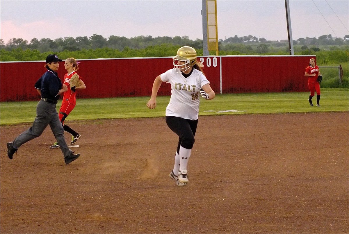 Image: Italy’s, Paige Westbrook(10), heads for third base.