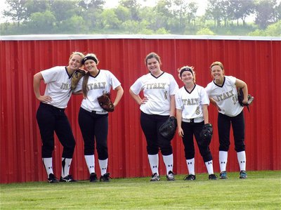 Image: Outfielders, Madison Washington, Kelsey Nelson, Bailey DeBorde, Tara Wallis and Bailey Eubank are a confident group of Lady Gladiators.