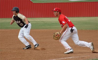 Image: Zain Byers(10), gets a lead at first base trying to give Italy an advantage.