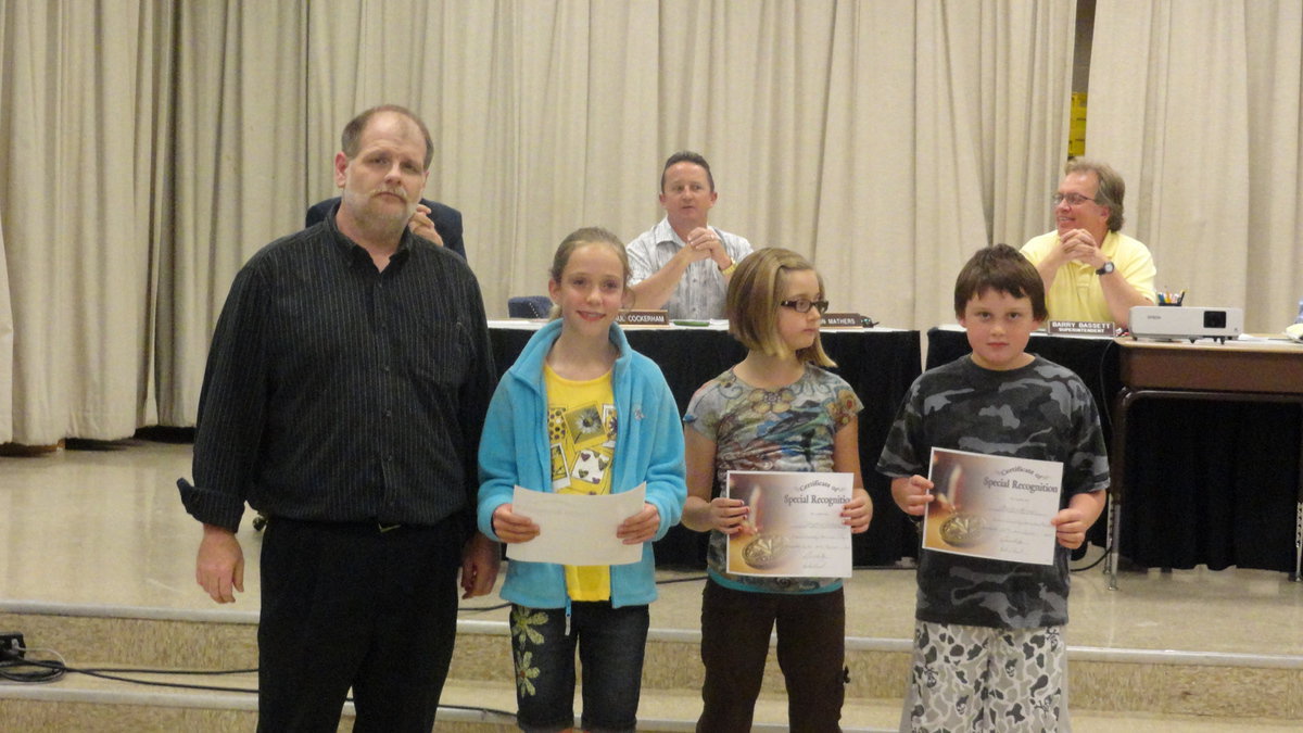 Image: Richard Harvell presents paticipation certificates to Savannah Lewis, Jayden Perkins and Hunter Hinds. Two recipients not present were Colton Allen and Rose Kennimer.