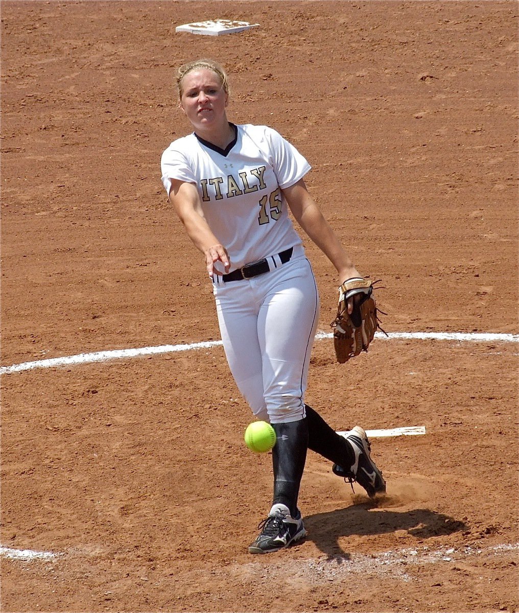 Image: Freshman, Jaclynn Lewis(15), helps Italy come from behind an build a lead over Mildred.
