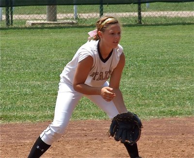 Image: Bailey Eubank(11) delivers another solid performance for head coach, Jennifer Reeves, at second base.